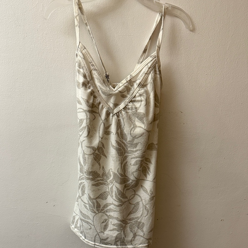 The North Face White and Gray Patterned Top